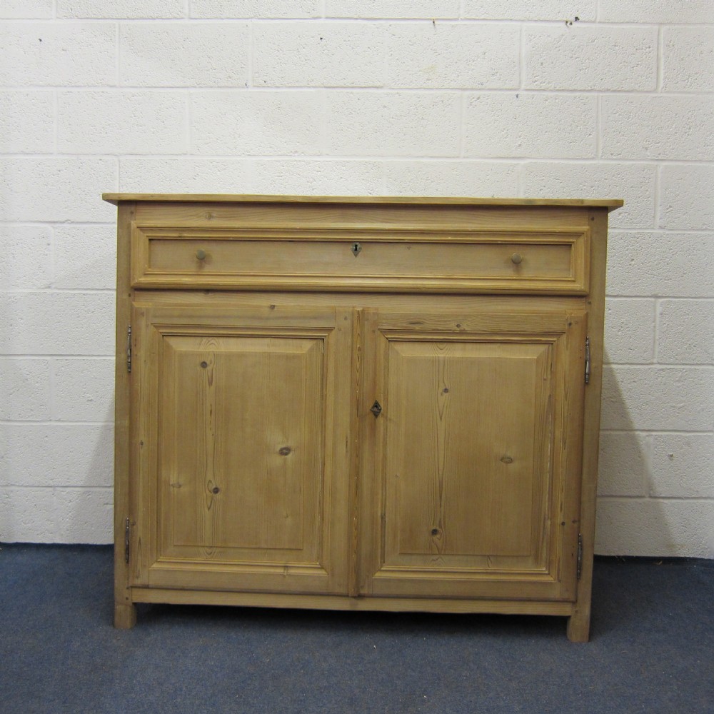 Large antique pine cupboard (a7208b)