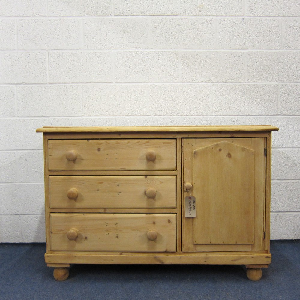 3 drawer, 1 door Victorian base