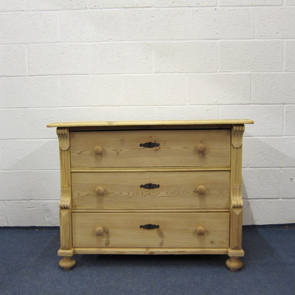 Small old pine chest of drawers