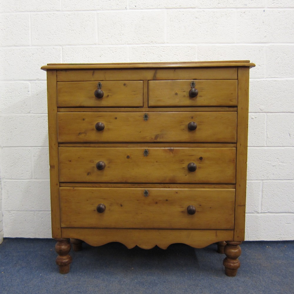Large Victorian pine chest of drawers
