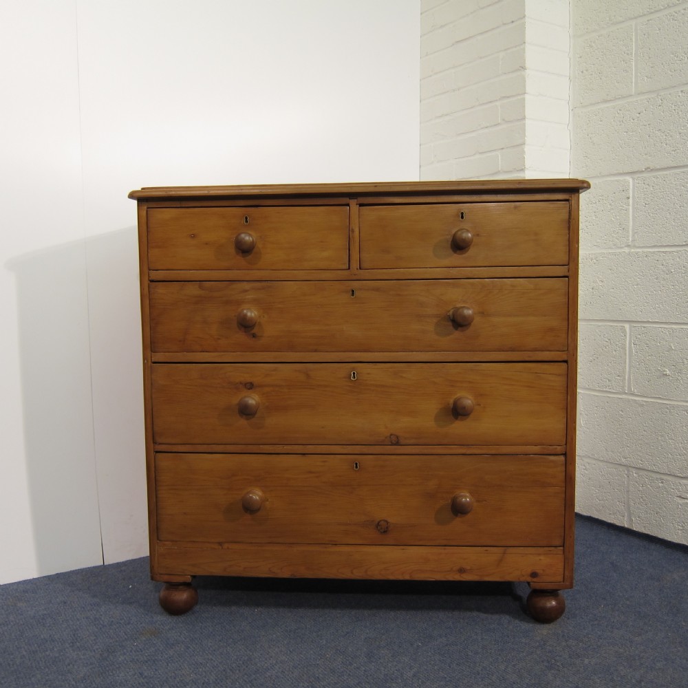 Large Victorian pine chest of drawers