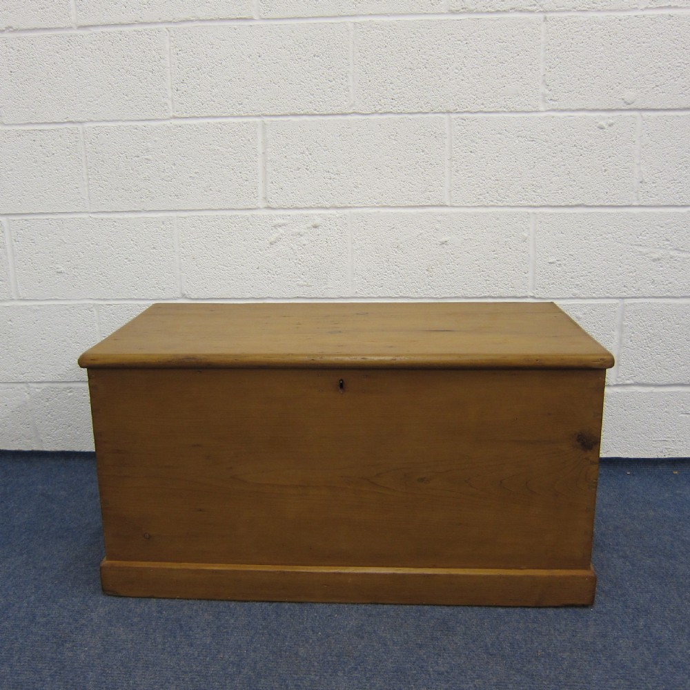 Large Victorian pine blanket box