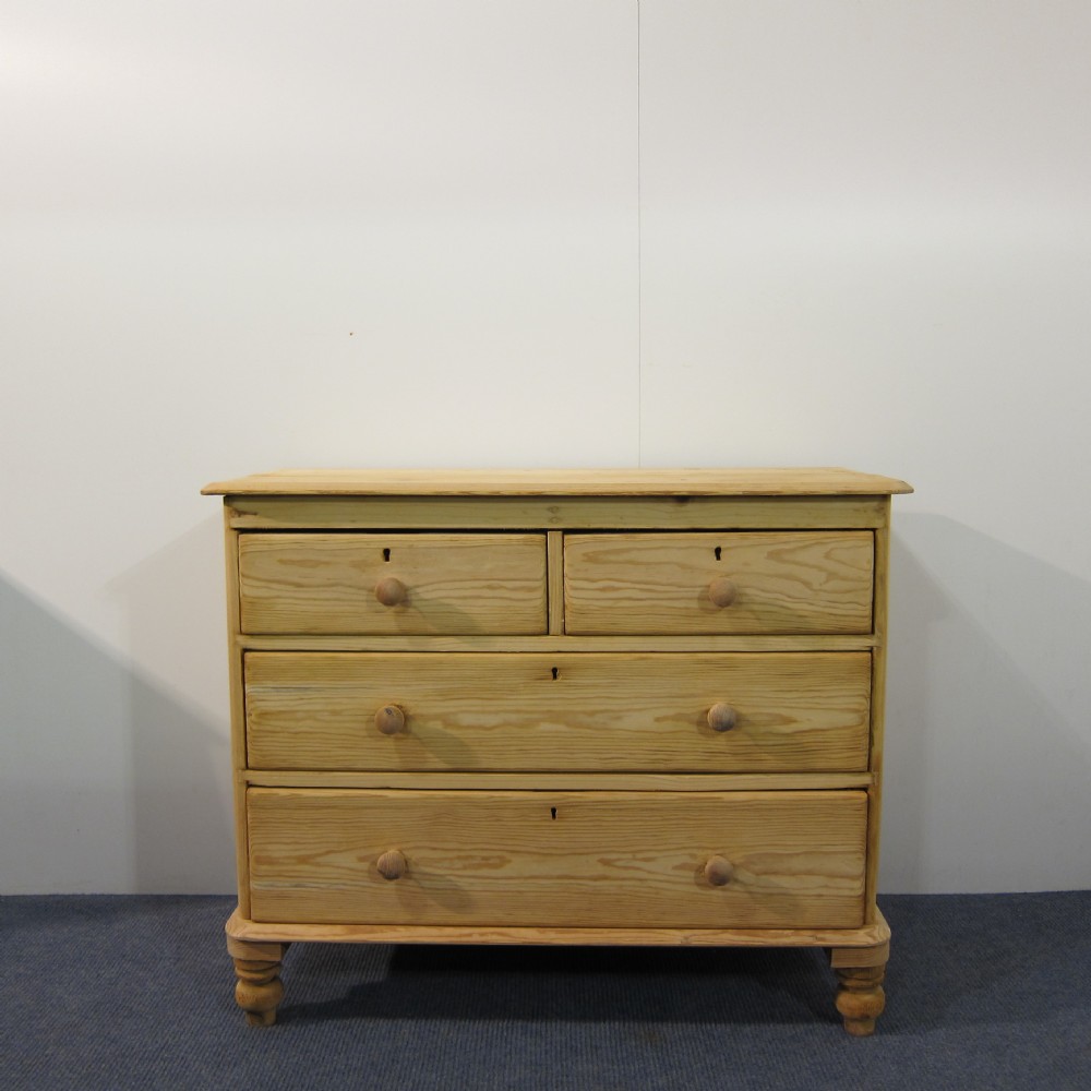 Small English pine chest of drawers