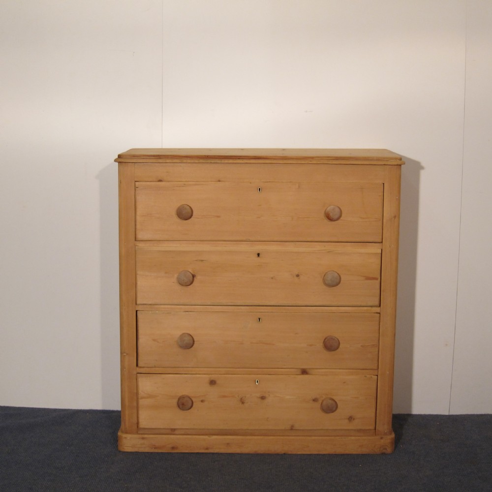 Large Victorian pine chest of drawers