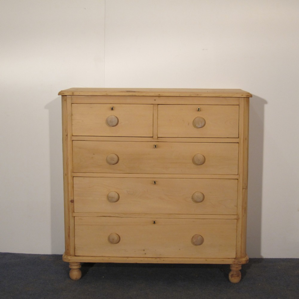 Victorian pine chest of drawers