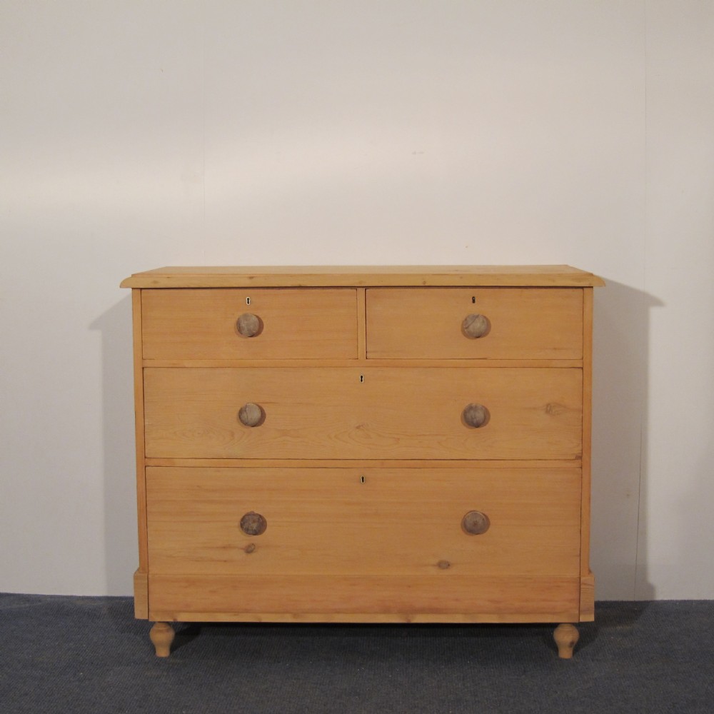 Charming little Victorian chest of drawers