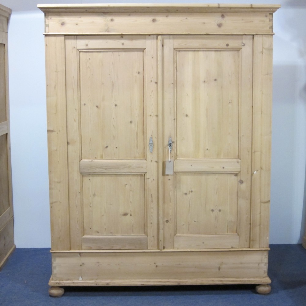 Antique pine wardrobe (dismantles)