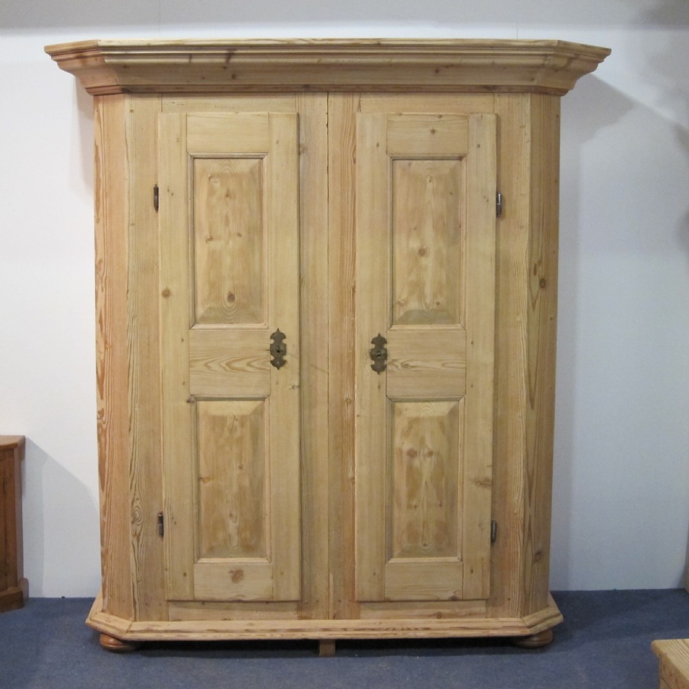 Mid 1800's - Splendid Antique Wardrobe