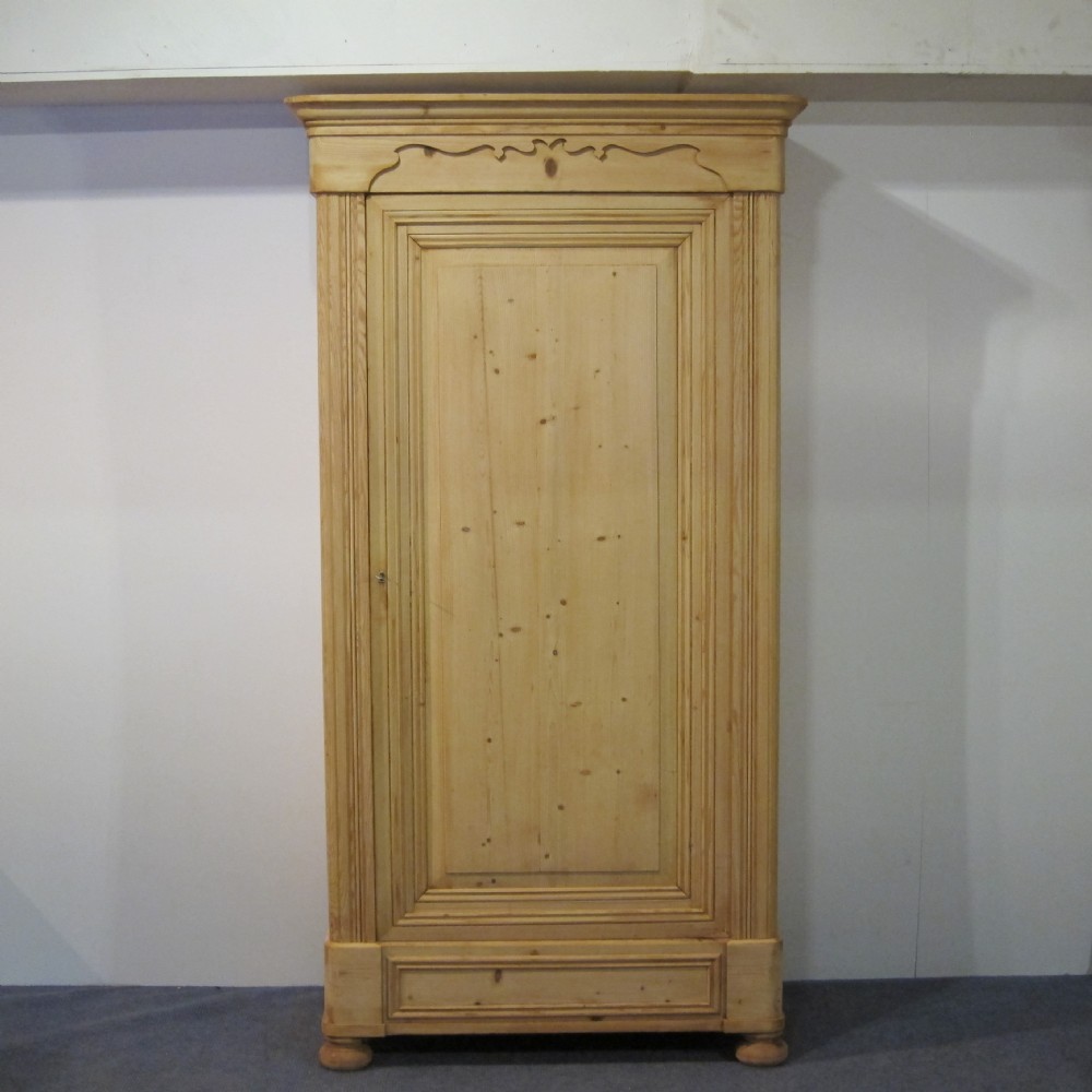Elegant Single door Antique Pine Wardrobe C.1910 