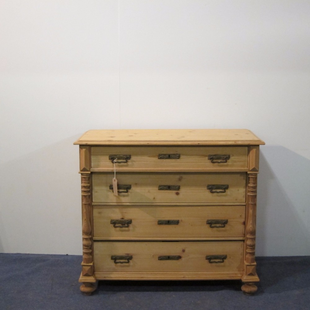 Lovely 4 drawer Antique Chest of Drawers