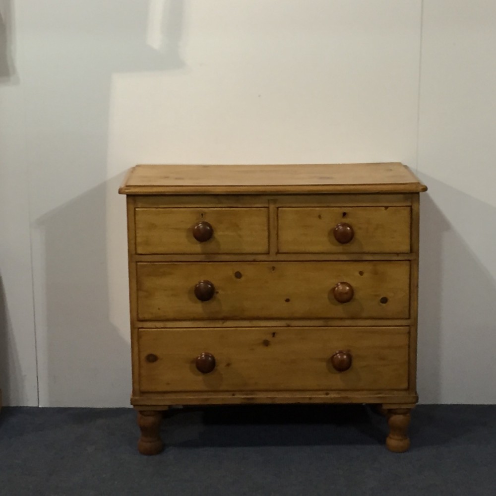 Lovely Victorian Chest of Drawers 