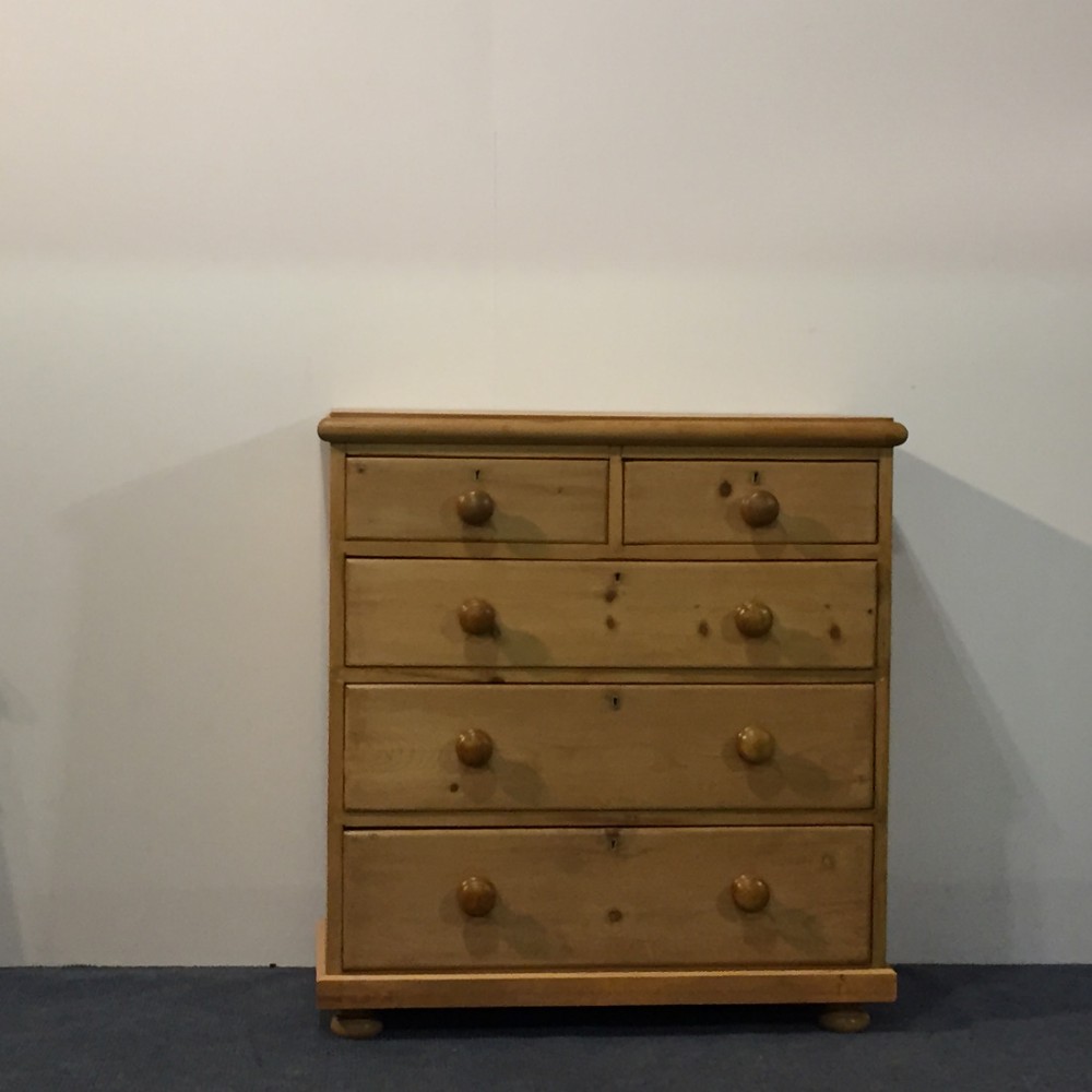 Classic Late Victorian Chest of Drawers 