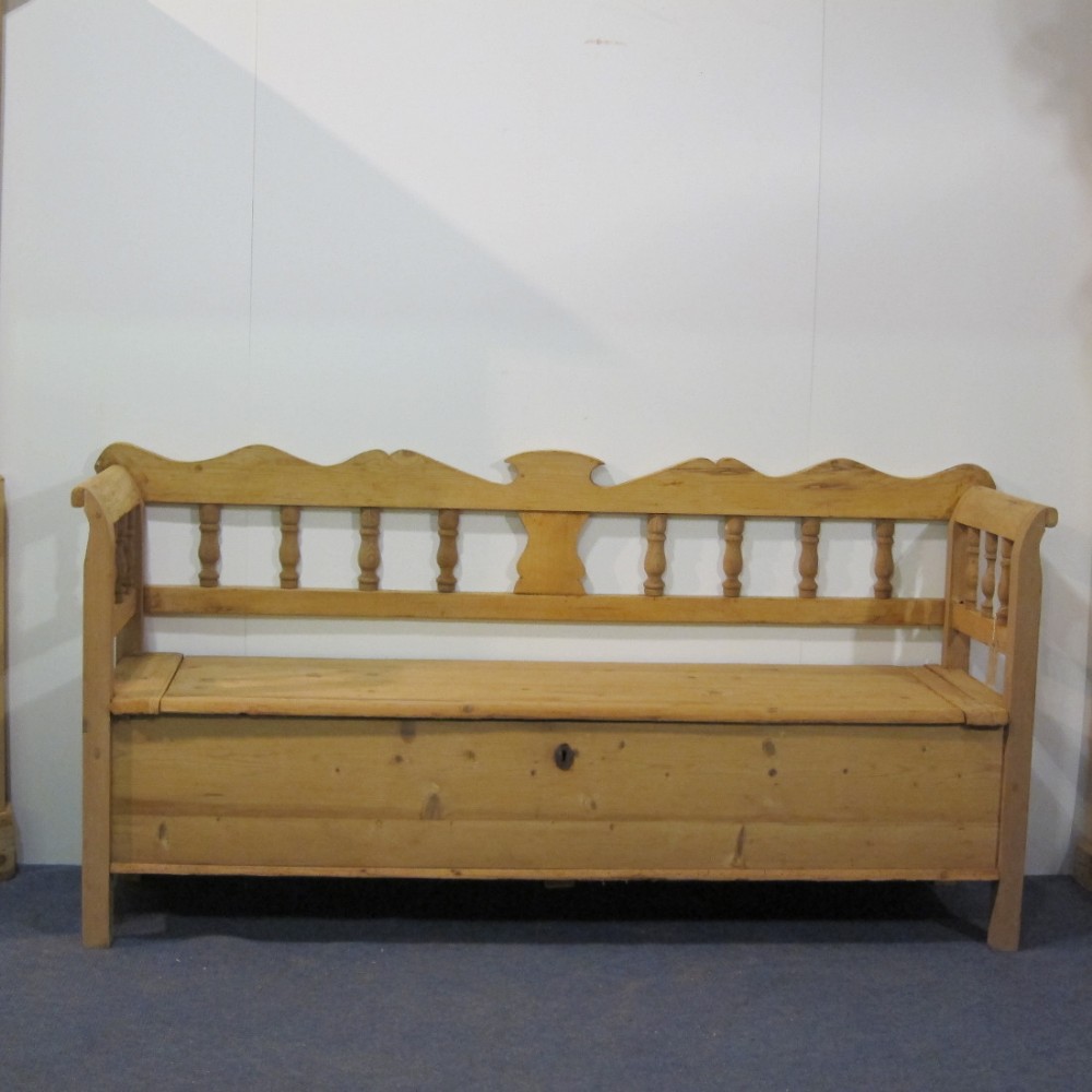 Beautiful 19th Century Farmhouse Bench Seat 