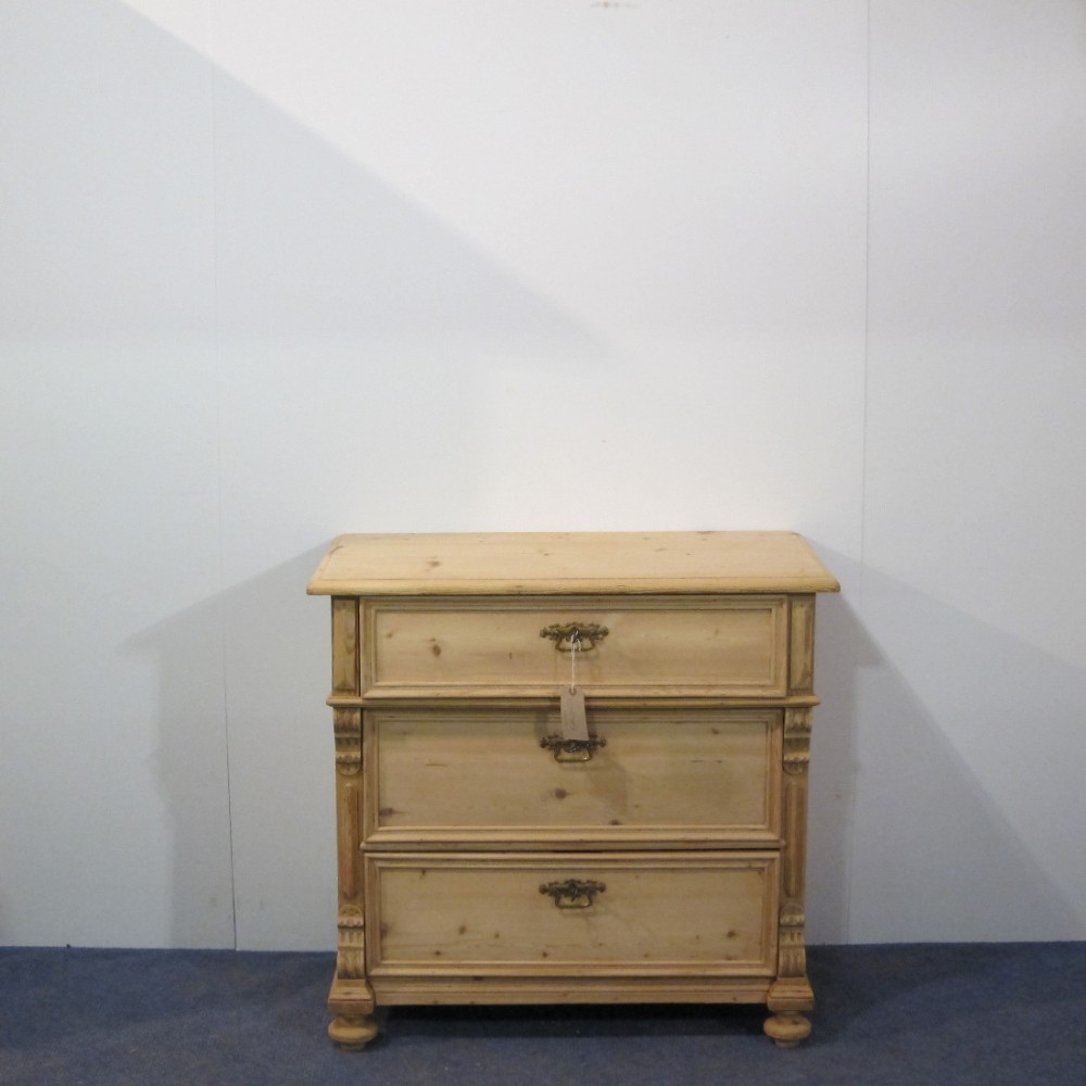 Charming little Antique Chest of Drawers c.1910 