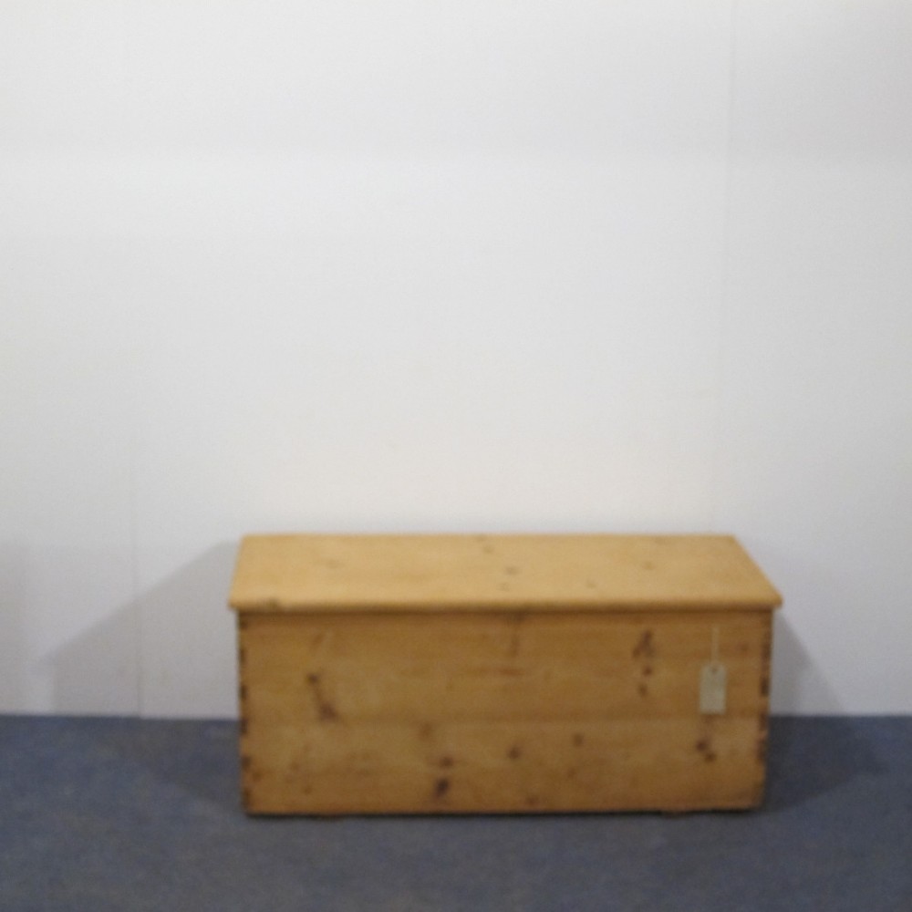 Old English Flat Top Box c.1910