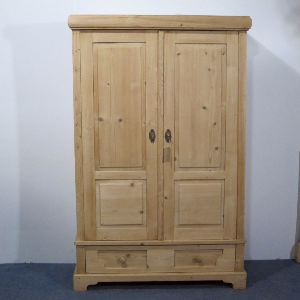 Small Antique Pine Wardrobe - (dismantles)