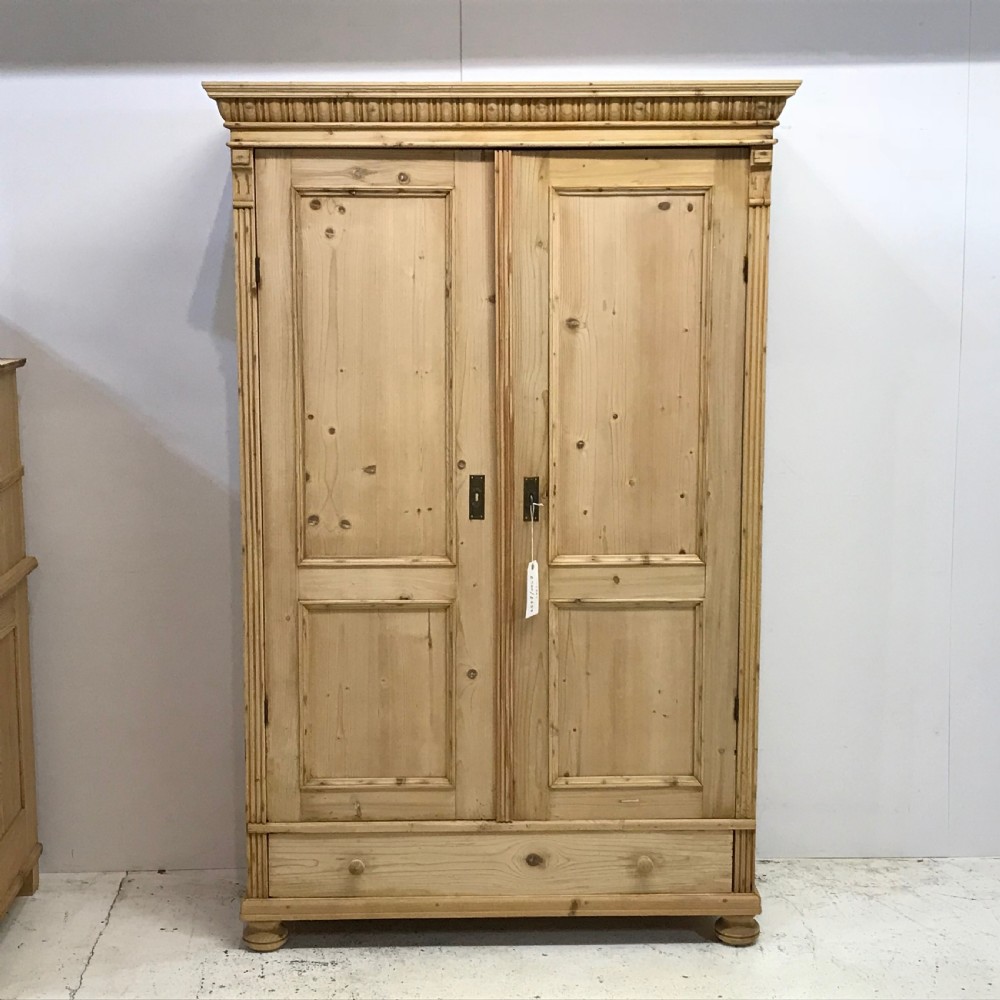 LARGE DECORATIVE ANTIQUE PINE CUPBOARD