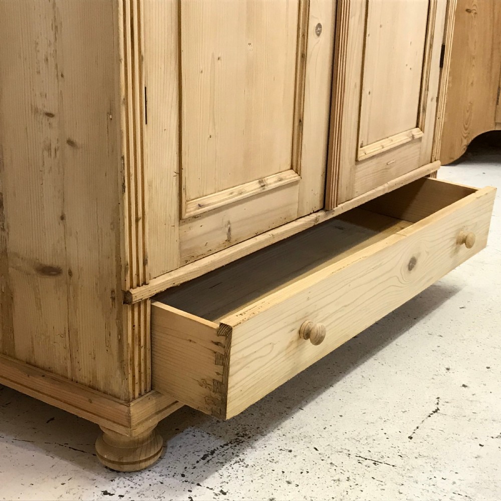 LARGE DECORATIVE ANTIQUE PINE CUPBOARD View III