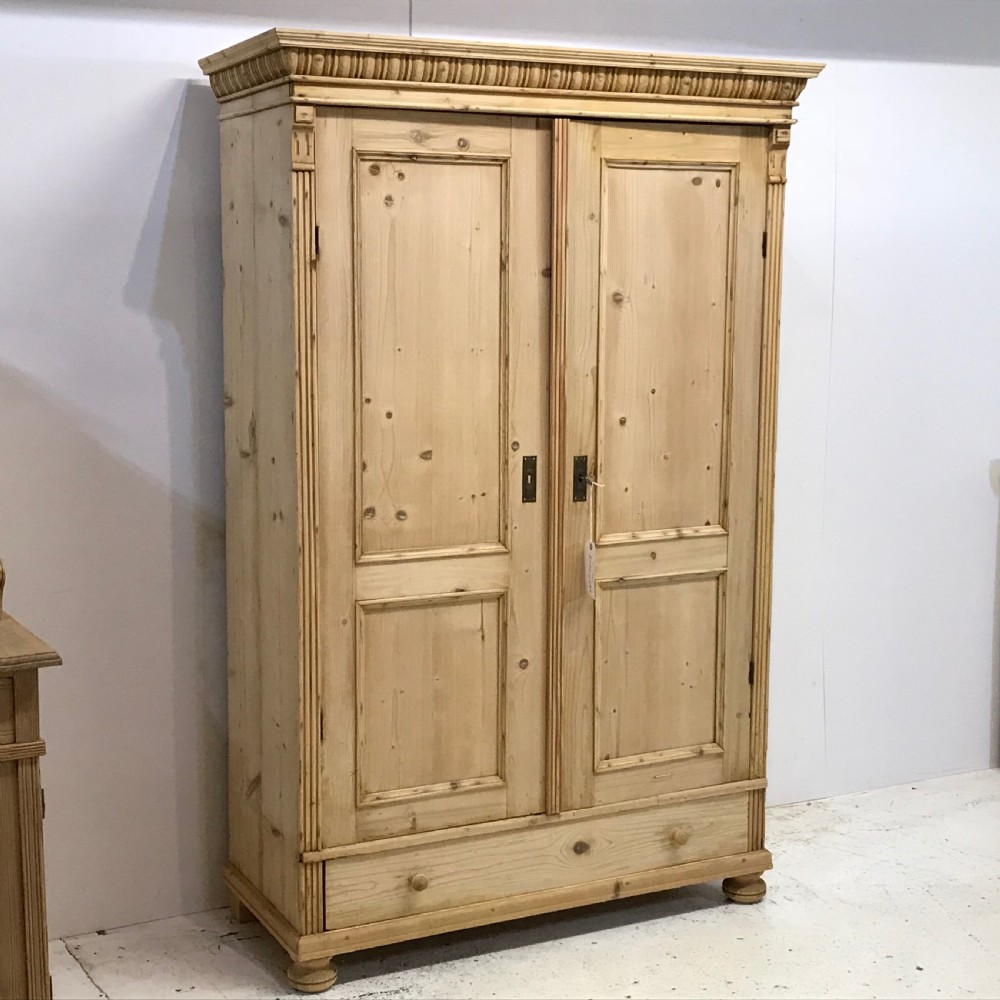 LARGE DECORATIVE ANTIQUE PINE CUPBOARD View IV