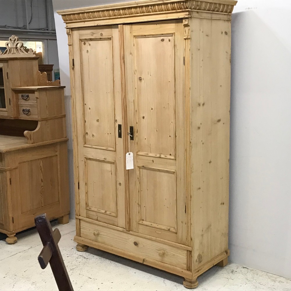 LARGE DECORATIVE ANTIQUE PINE CUPBOARD View V
