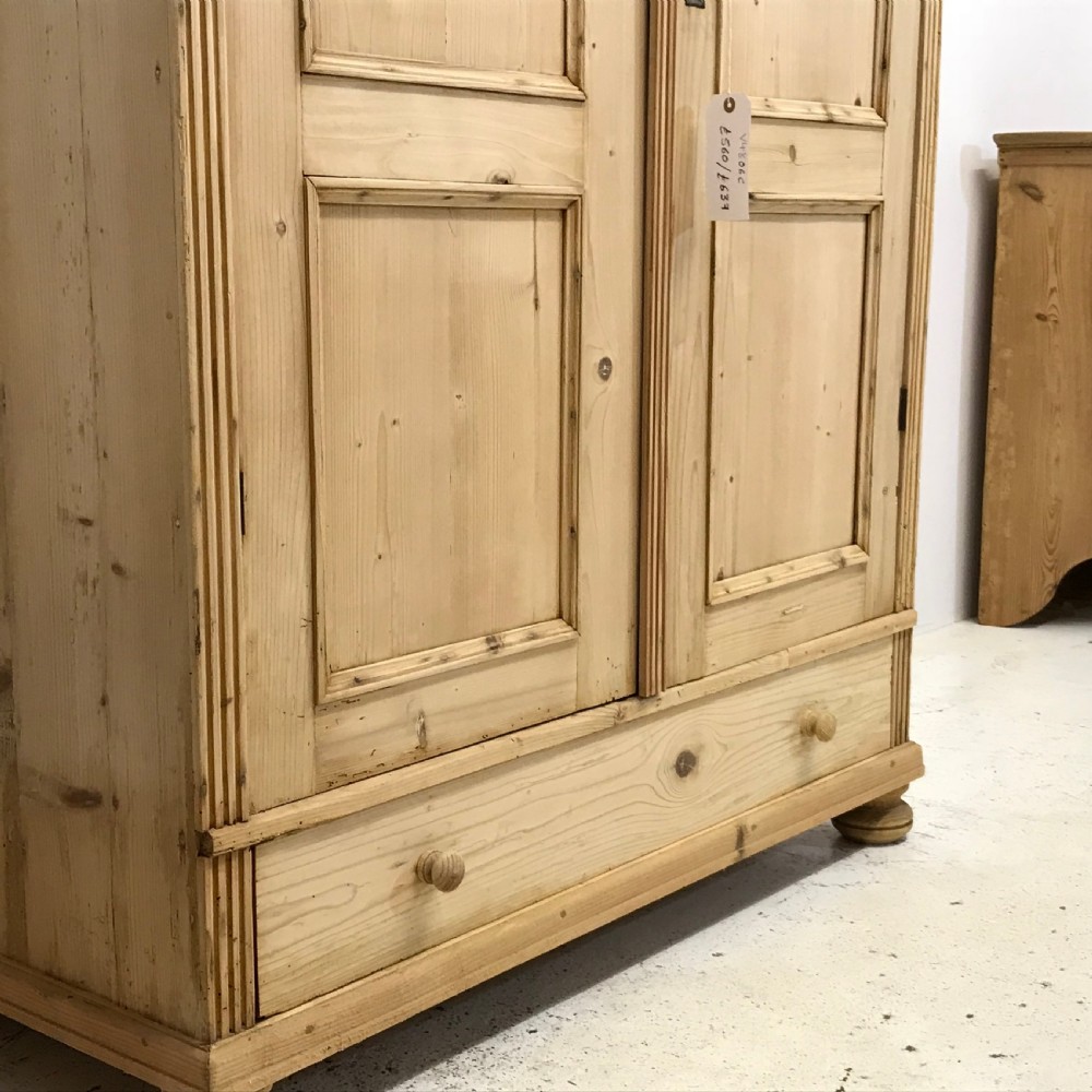 LARGE DECORATIVE ANTIQUE PINE CUPBOARD View VII