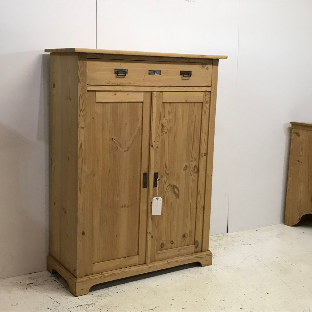ANTIQUE PINE LINEN CUPBOARD  View III