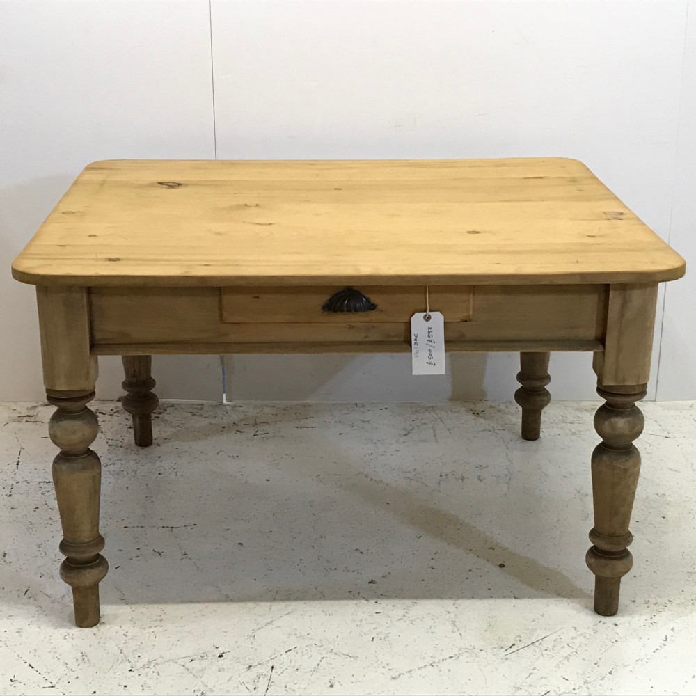 Victorian Pine Farmhouse Table with Turned legs 