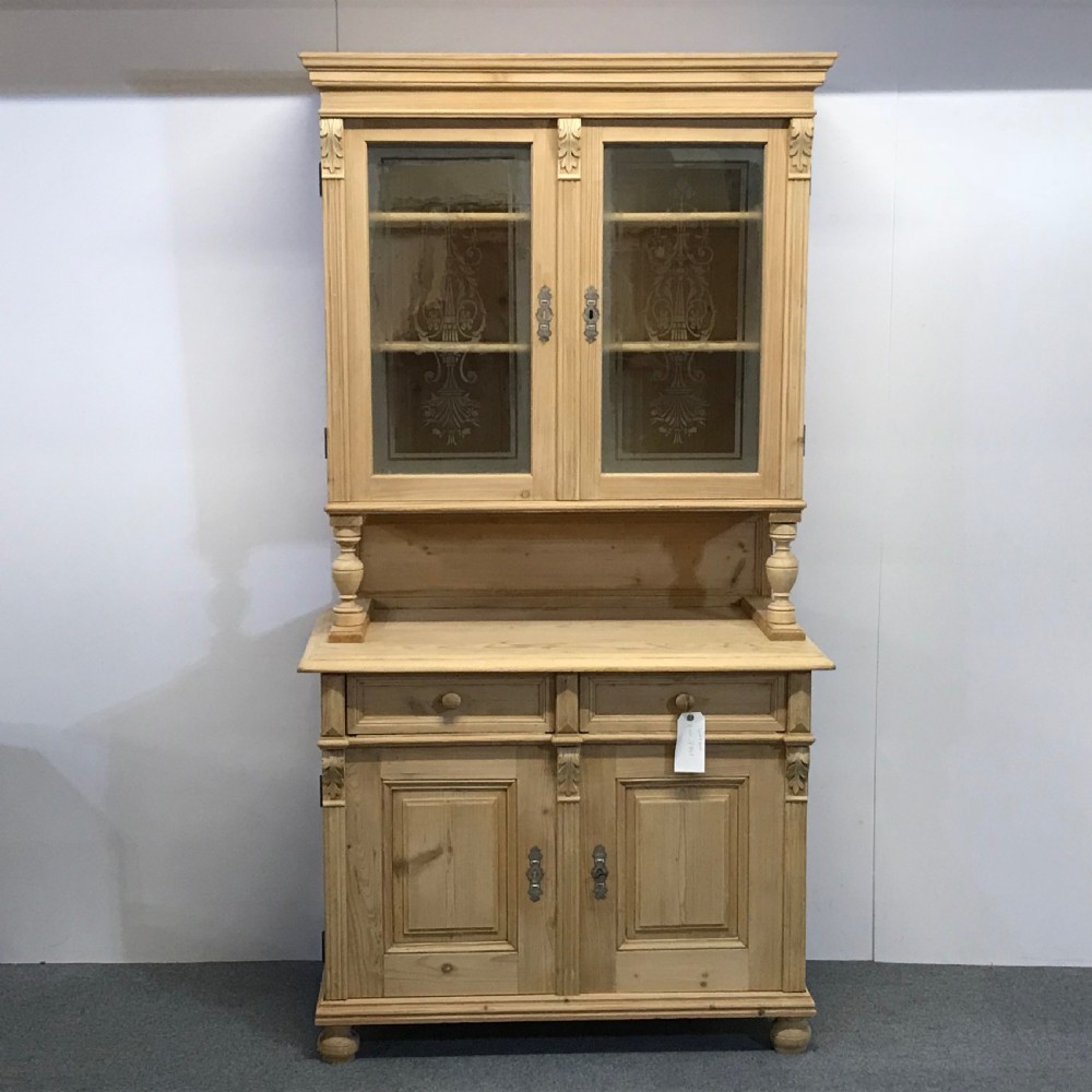 LOVELY EXAMPLE OF AN ART NOUVEAU PINE DRESSER C.1910