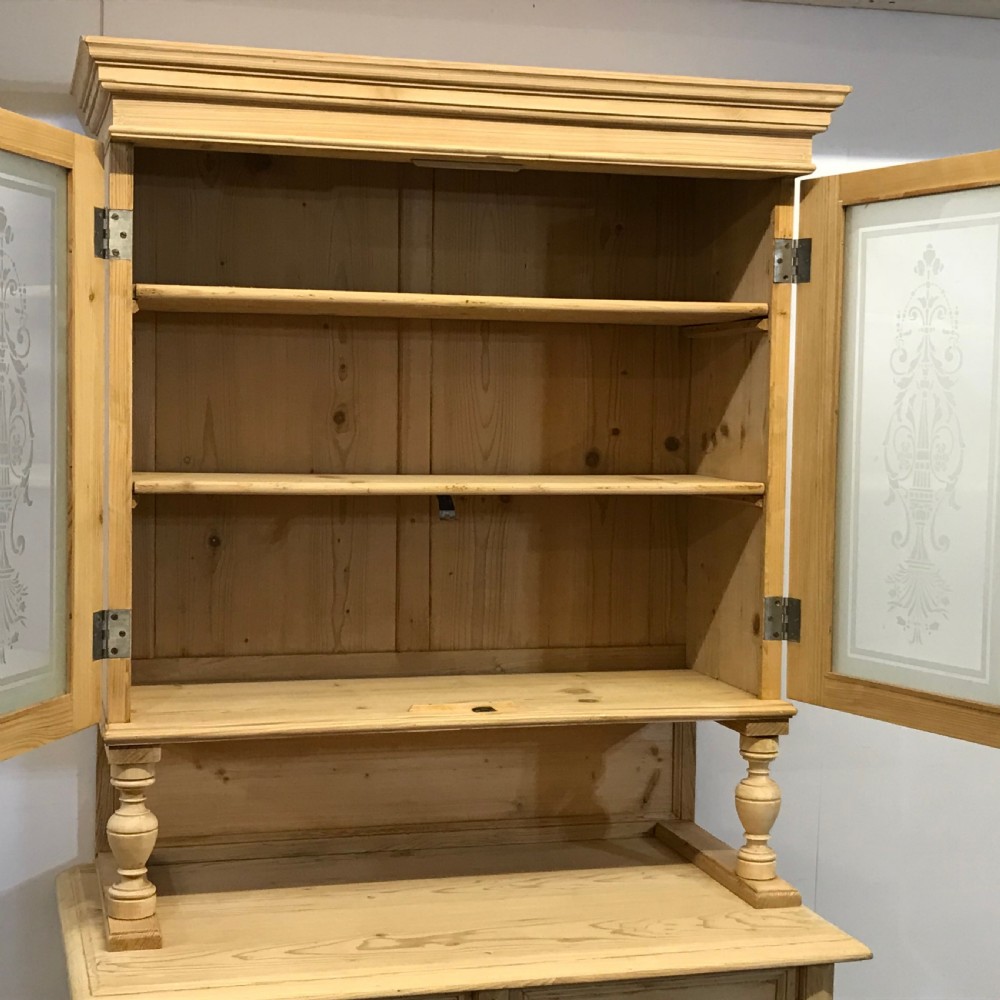 LOVELY EXAMPLE OF AN ART NOUVEAU PINE DRESSER C.1910 View V