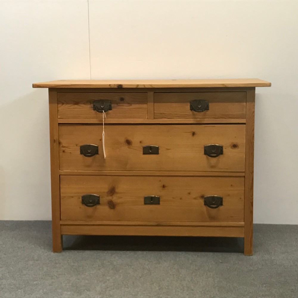 SMALL POLISHED PINE CHEST OF DRAWERS C.1920
