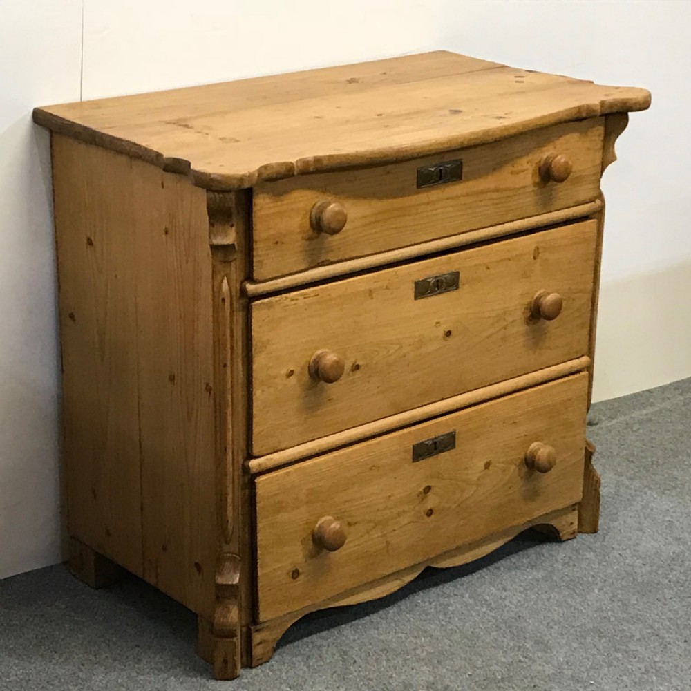 SMALL ANTIQUE PINE CHEST OF DRAWERS View III