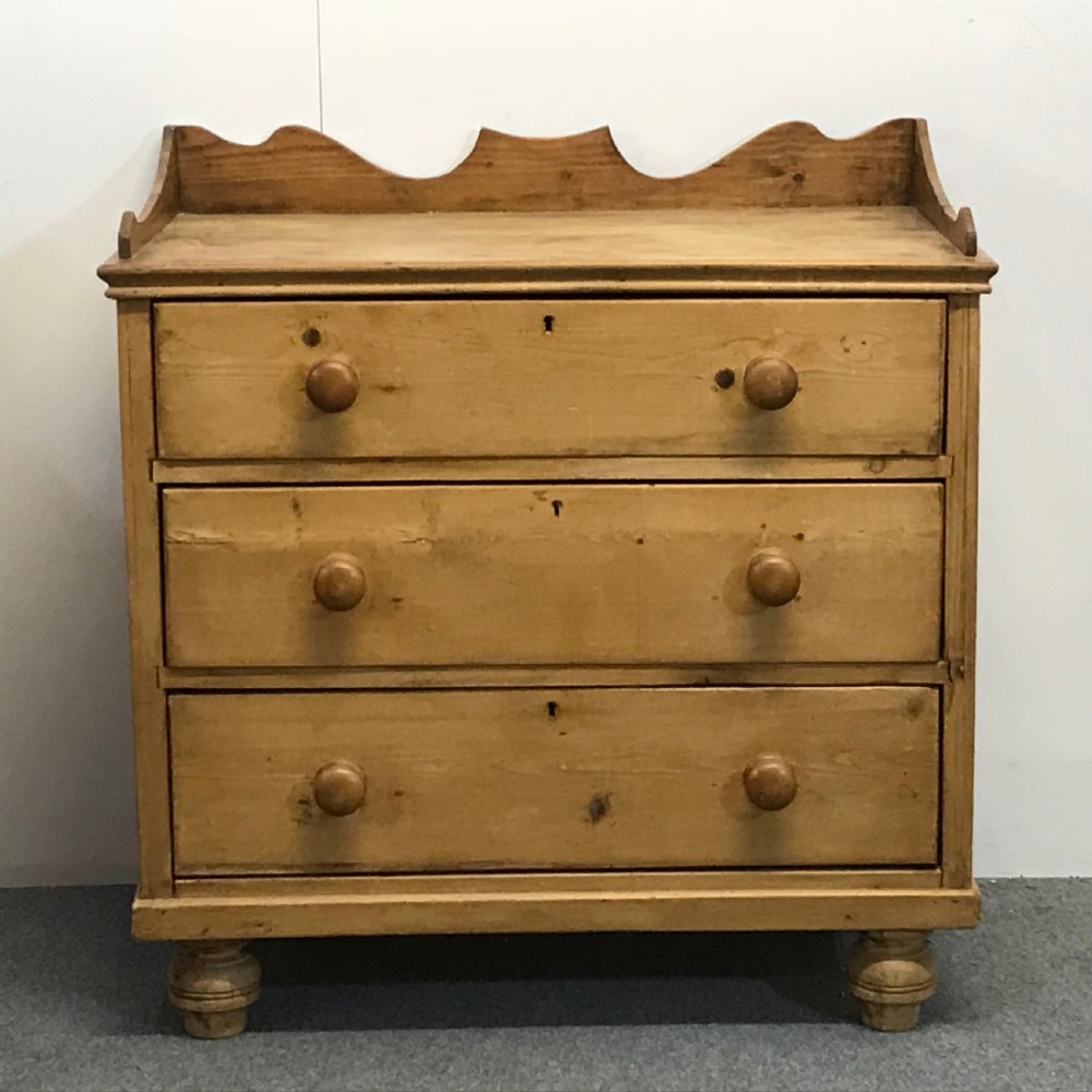 Edwardian Pine Chest of Drawers