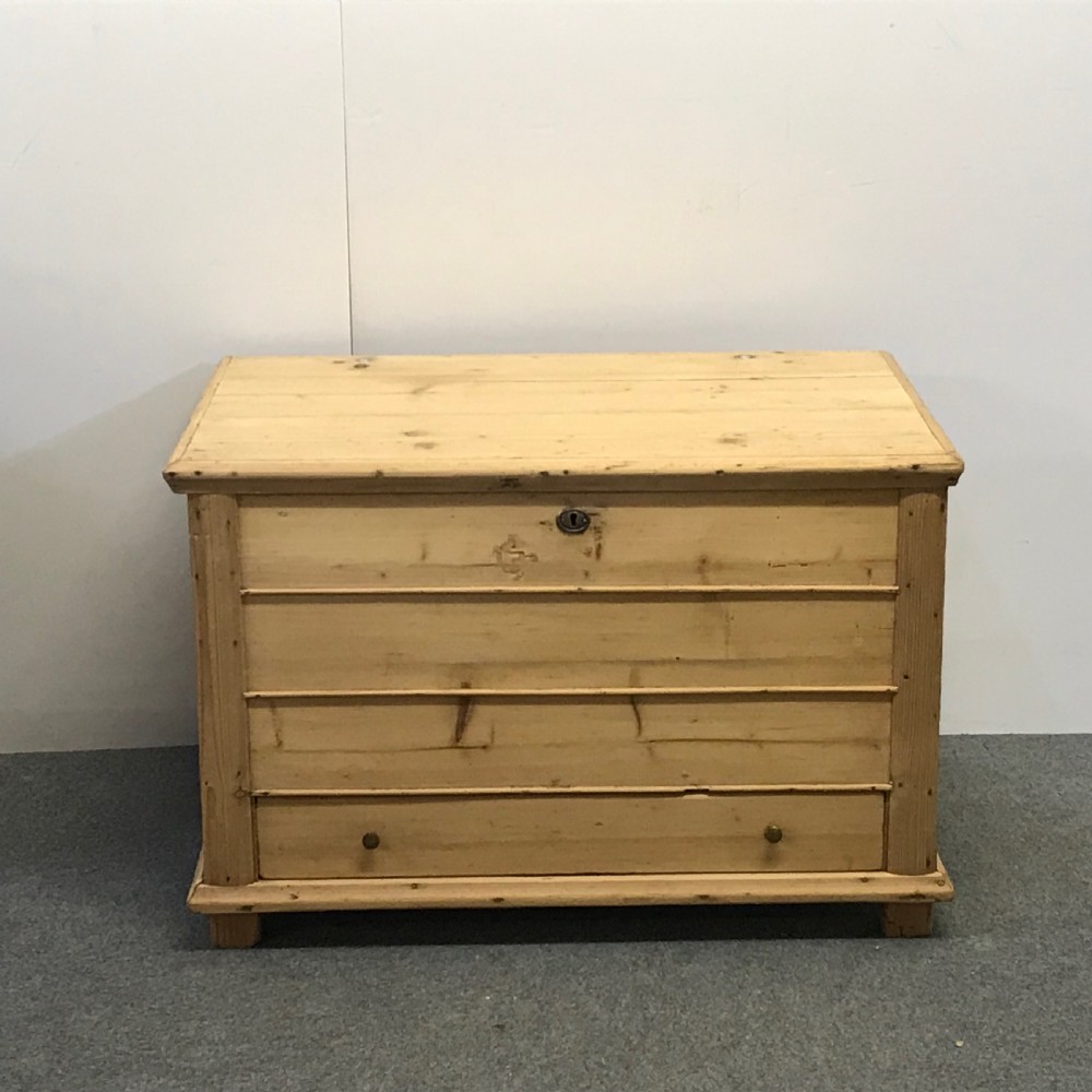 LARGE OLD PINE MULE CHEST C.1900