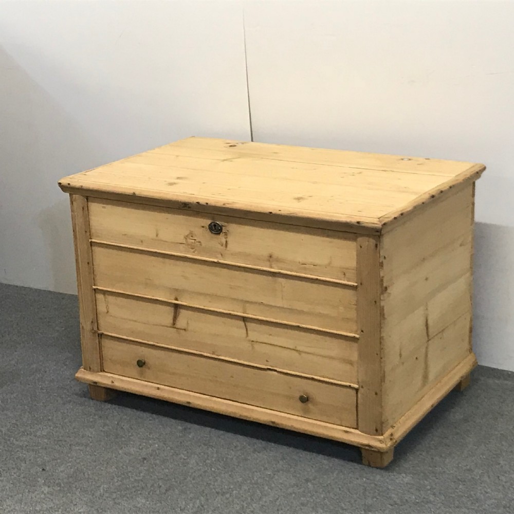 LARGE OLD PINE MULE CHEST C.1900 View III