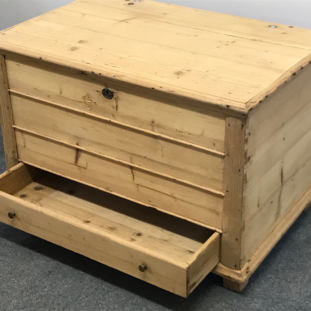 LARGE OLD PINE MULE CHEST C.1900 View IV