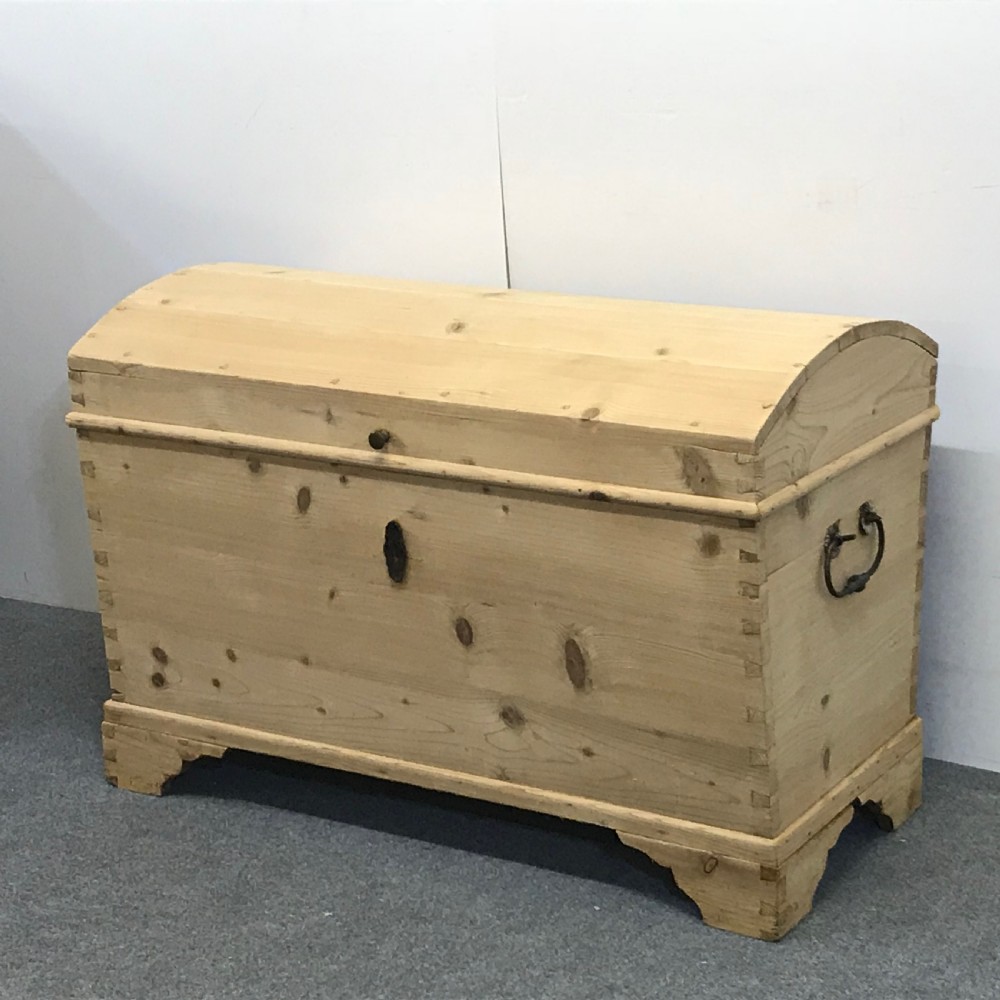 19TH CENTURY LINEN CHEST  View III