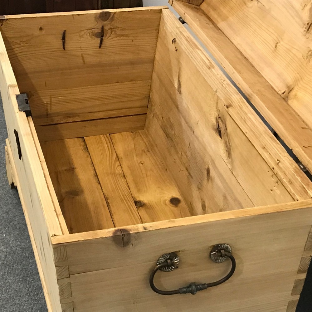 19TH CENTURY LINEN CHEST  View VI