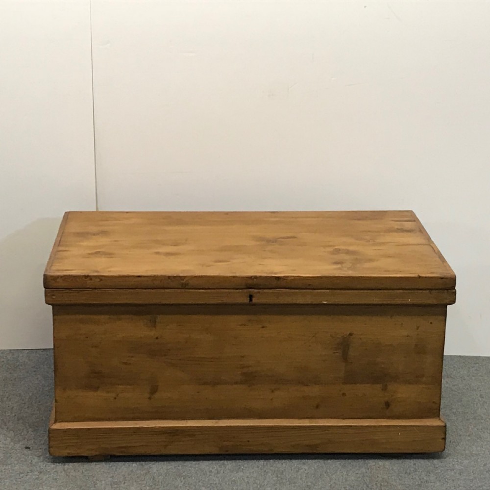 LATE VICTORIAN PINE BLANKET CHEST 