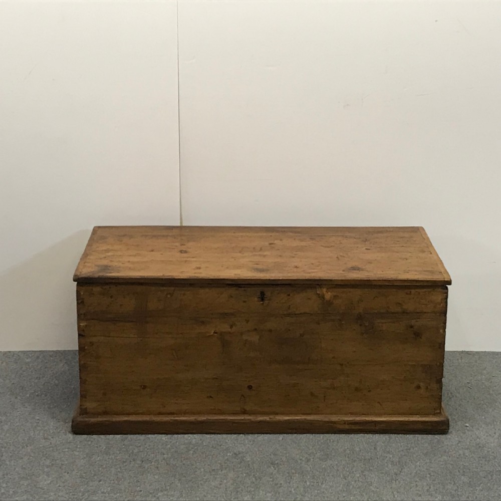 OLD ENGLISH PINE LINEN CHEST 