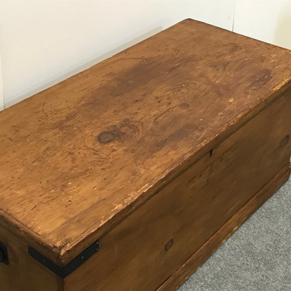 EARLY VICTORIAN PINE CHEST  View IV