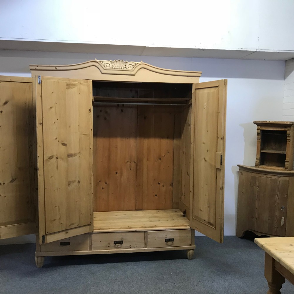 LARGE ANTIQUE PINE TRIPLE DOOR WARDROBE WITH MIRROR View III