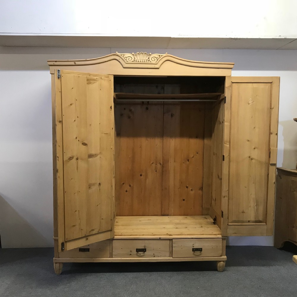 LARGE ANTIQUE PINE TRIPLE DOOR WARDROBE WITH MIRROR View IV