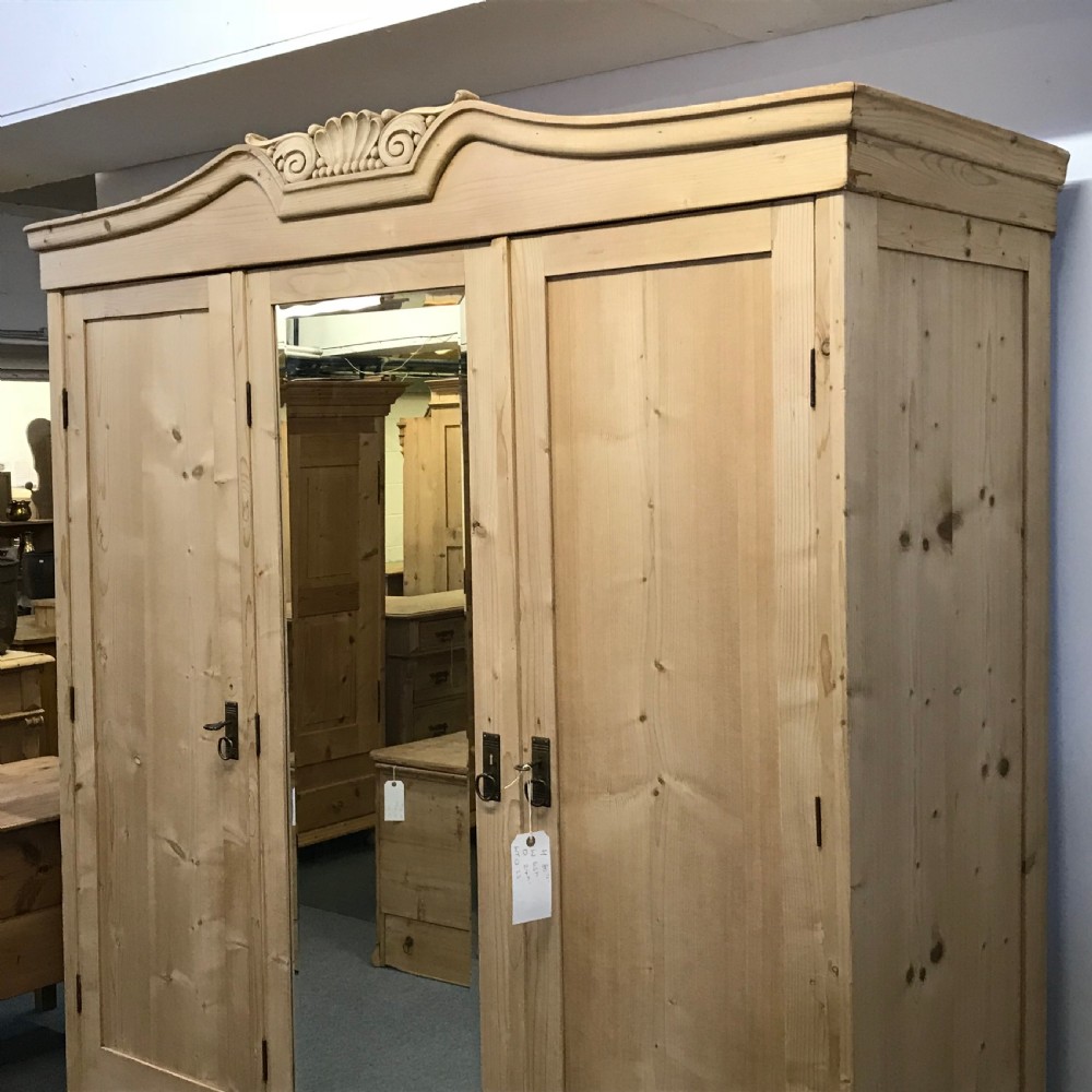 LARGE ANTIQUE PINE TRIPLE DOOR WARDROBE WITH MIRROR View VIII