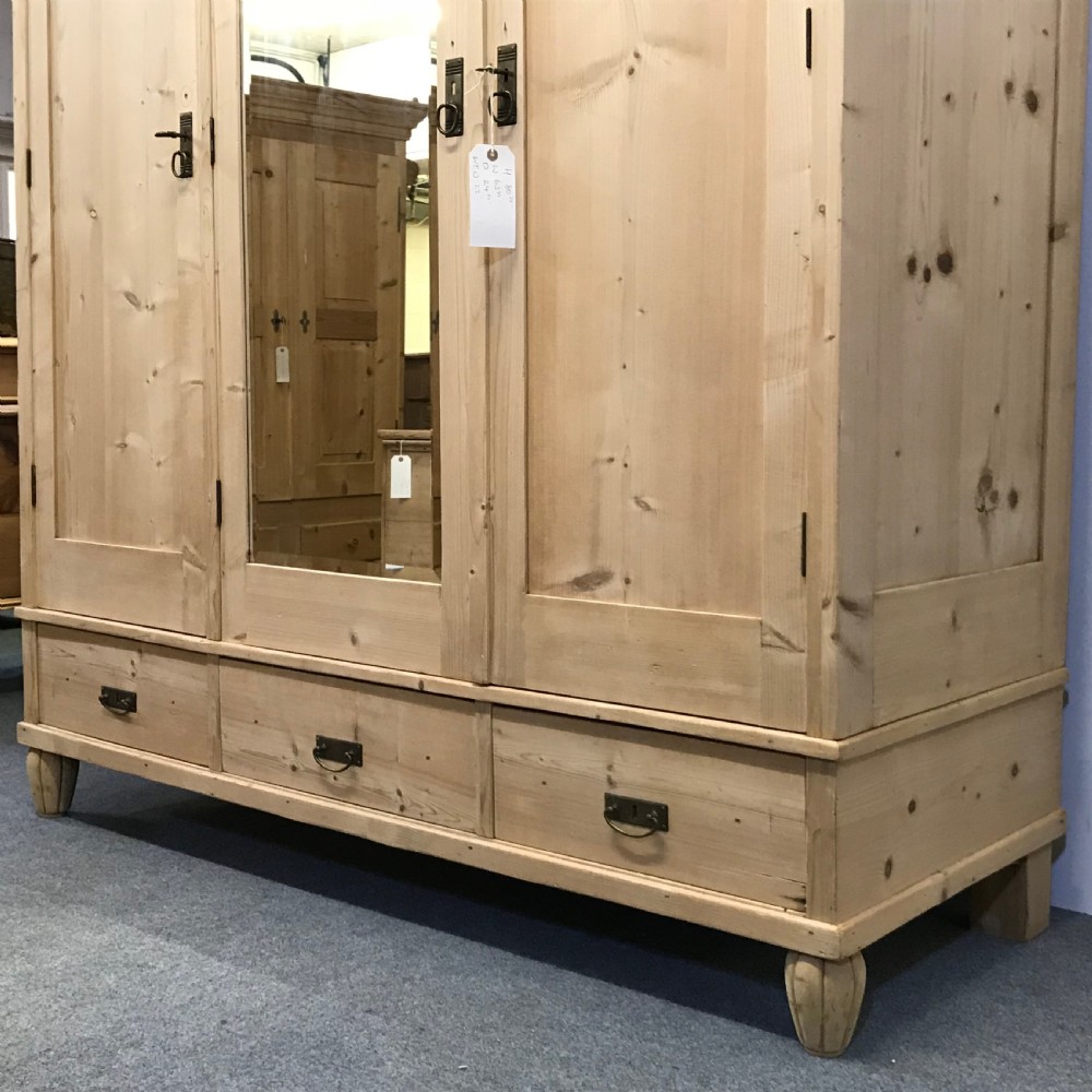 LARGE ANTIQUE PINE TRIPLE DOOR WARDROBE WITH MIRROR View IX