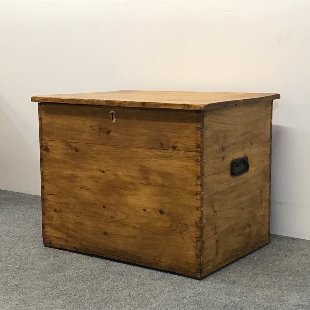 OLD ENGLISH PINE STORAGE BOX View III