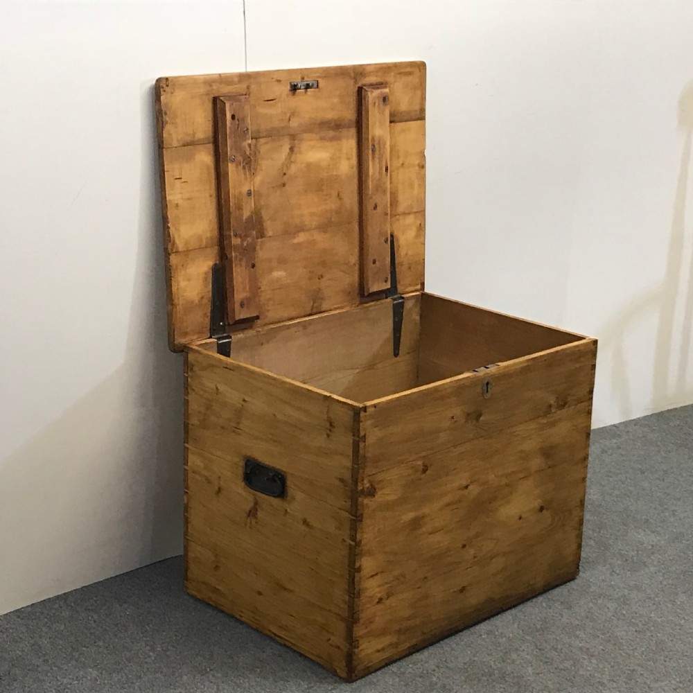 OLD ENGLISH PINE STORAGE BOX View IV