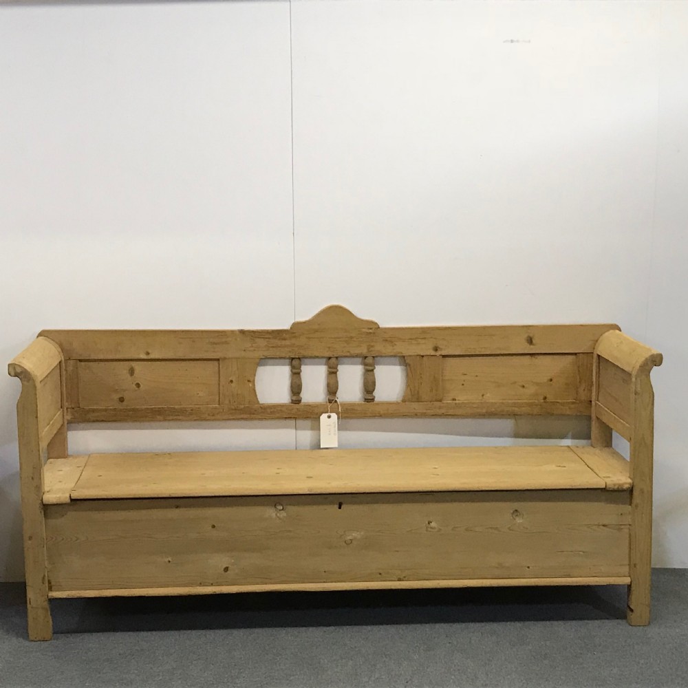 LARGE ANTIQUE PINE FARMHOUSE STORAGE BENCH 