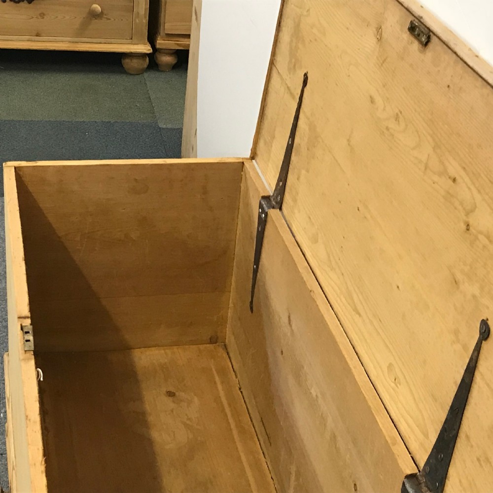 Georgian Pine Mule Chest View VI