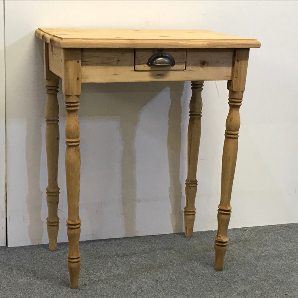 SMALL ANTIQUE PINE  SIDE TABLE
