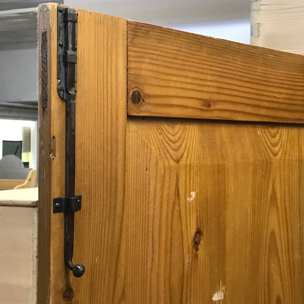 VERY LARGE 19TH CENTURY DOUBLE PINE WARDROBE View III